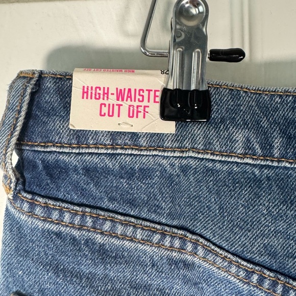 NWT PINK VS Cut Off High Waisted Denim Shorts Medium Wash Size 28 - Picture 7 of 9